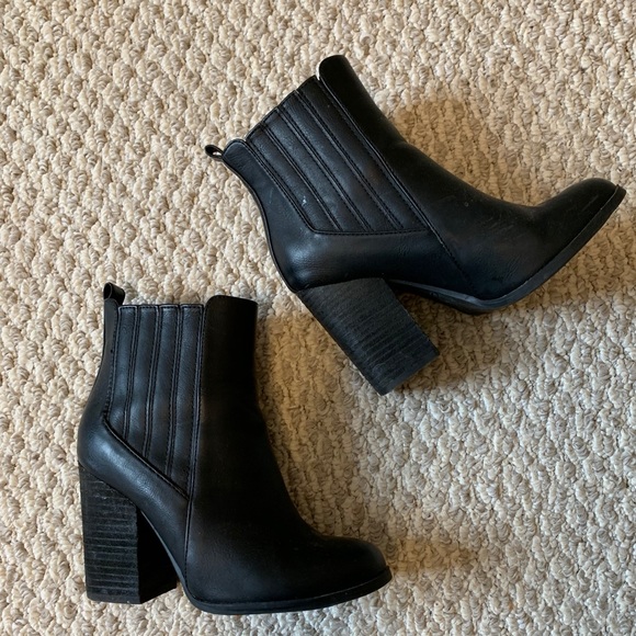Black heeled ankle boots! - Picture 1 of 2